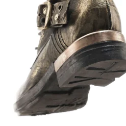 STIEFELETTEN ATTALLA